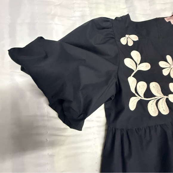 Black and White Embellished Midi Sundress with Puff Sleeves - Picture 3 of 4